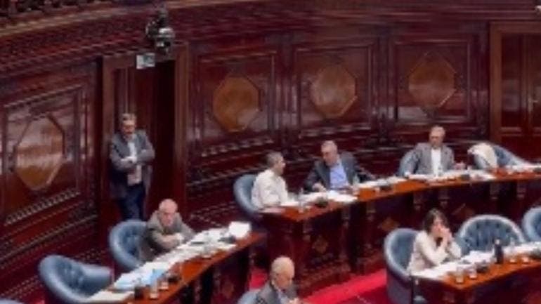 Senado Uruguay debate eutanasia Iglesia.jpg