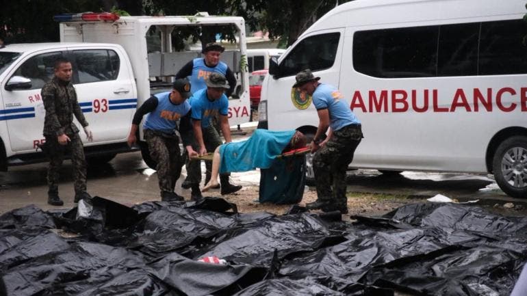 suman 72 muertos terremoto Filipinas.jpg
