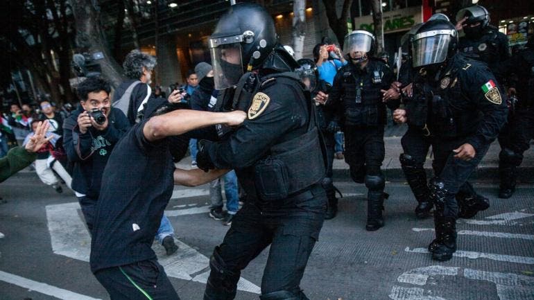 tres policias heridos protesta pro Palestina CDMX.jpg