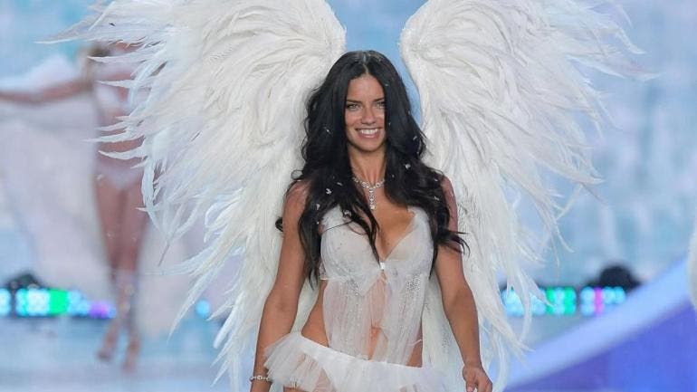 Victoria’s Secret 2025: El único lugar donde las alas son más grandes que los egos