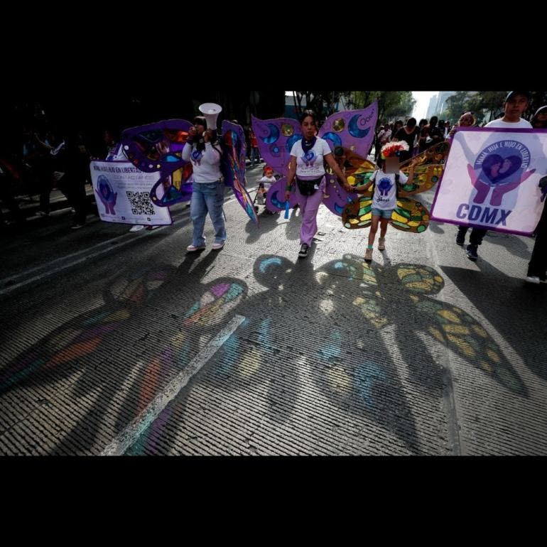 Miles de mujeres marchan en Ciudad de México
