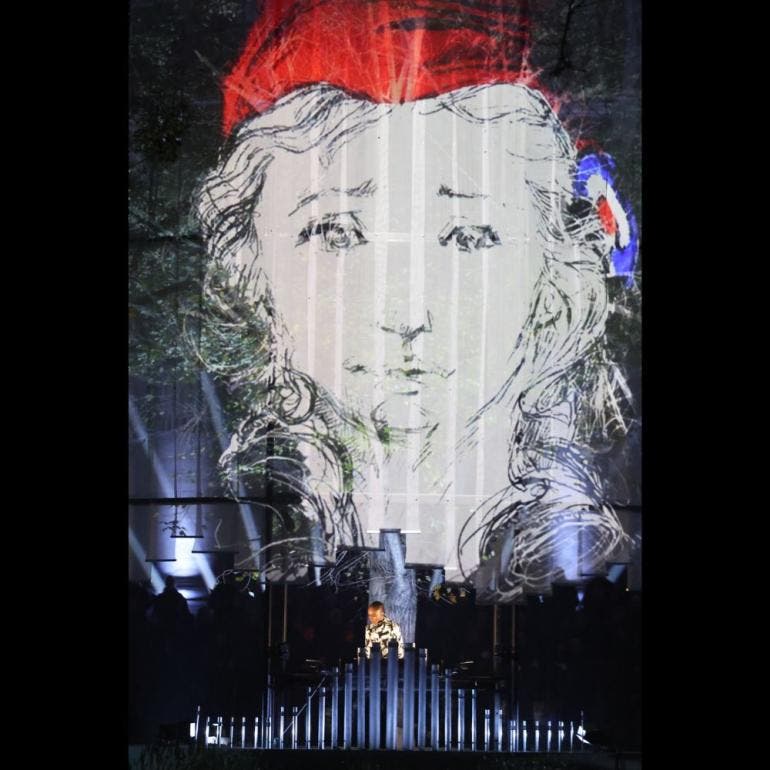 París rinde homenaje a las víctimas del 13N