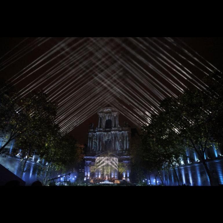 París rinde homenaje a las víctimas del 13N