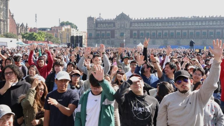 anuncia Brugada ampliacion beca universitarios.jpg