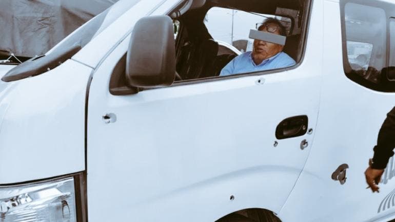 El chofer resultó con dos lesiones por arma de fuego en los glúteos y fue trasladado a un hospital