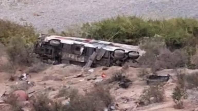 Caída de un autobús a un barranco en Perú