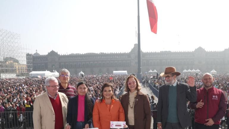 entrega apoyos Brugada preescolar primaria secundaria.jpg