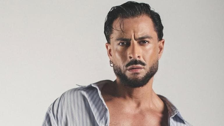 Entre rancheras y flamenco: Javi Mota habla de su nueva vida en México y su canción Con Destino a México