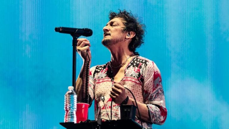 LEON LARREGUI LANZA COMETAS