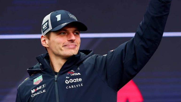 Verstappen añadió que las condiciones eran tan complicadas que necesitaban “ocho segundos con el coche de delante” para poder ver la pista