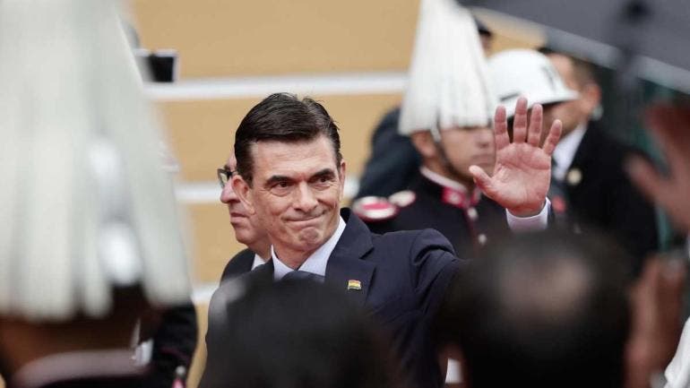 Con su llegada, Bolivia inicia un nuevo ciclo político tras las administraciones de Evo Morales (2006-2019) y Luis Arce (2020-2025), ambos ausentes en la ceremonia.