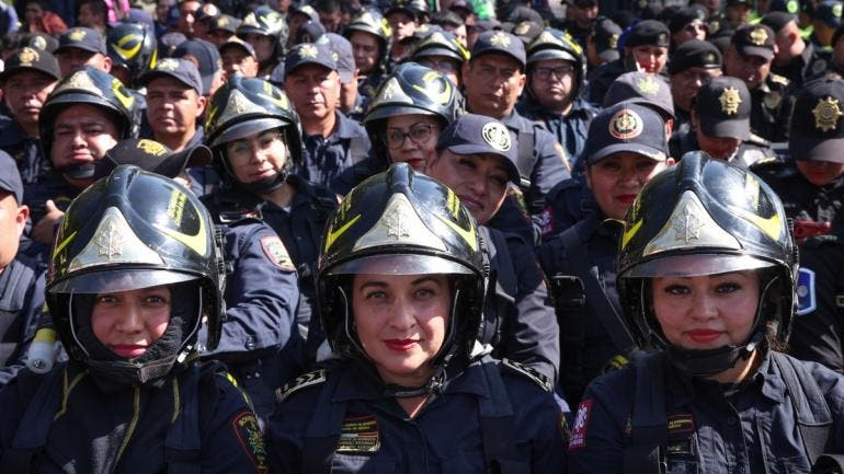 Durante la ceremonia se realizó un minuto de silencio en memoria de las 31 personas fallecidas en ese incidente y se anunció que la capital otorgará una medalla póstuma a Alicia Matías Teodoro