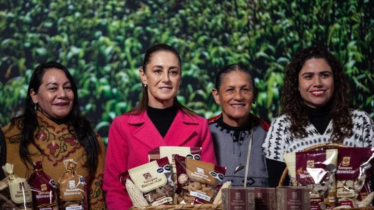 presenta Sheinbaum maiz raiz.jpg