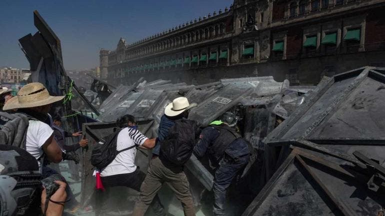 Participaron estudiantes, campesinos, integrantes de partidos políticos de oposición y ciudadanos de a pie.