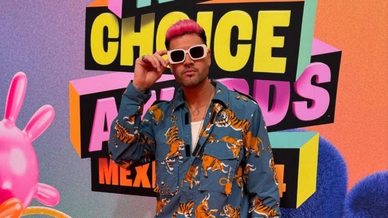 El cantante y compositor RELIO presenta “Si Te Decides”, su nuevo sencillo, una canción que captura ese instante de tensión entre el deseo y la indecisión en las relaciones modernas. 