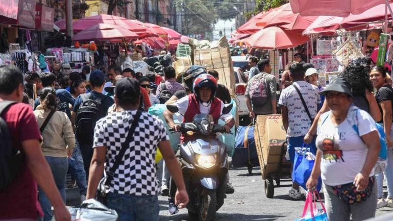 De acuerdo con la dependencia, no existe ningún permiso vigente que permita la ocupación adelantada de espacios en vía pública.