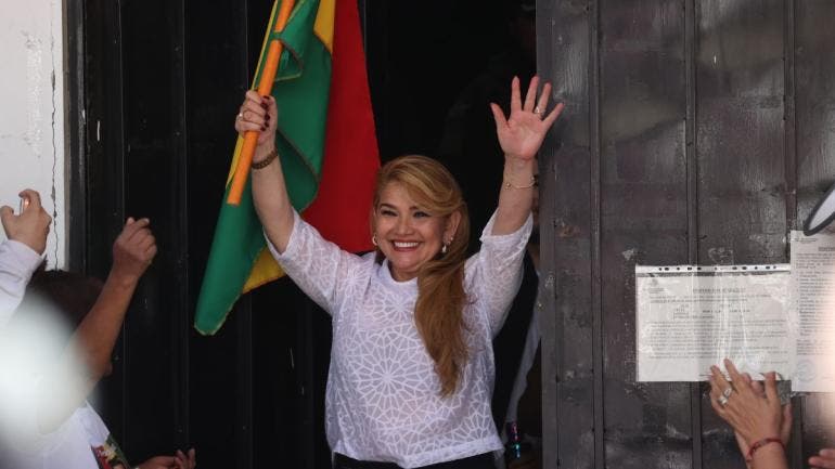 sale carcel Jeanine Anez Bolivia.jpg