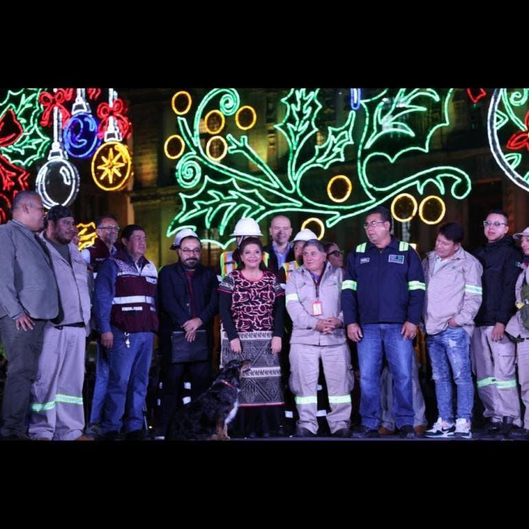 Enciende Clara Brugada el alumbrado navideño monumental en el Zócalo capitalino