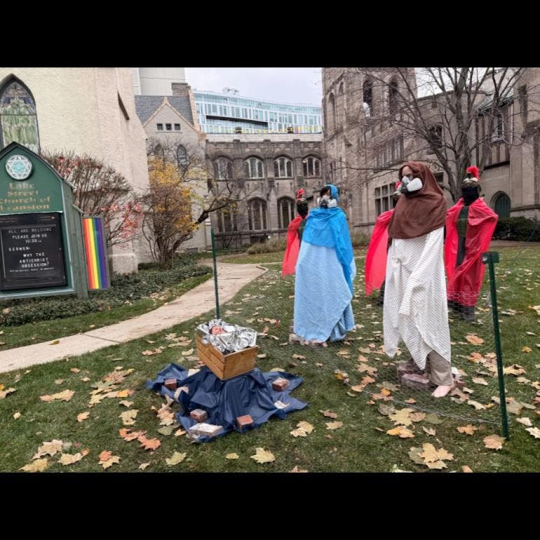 Nacimiento 'custodiado' por ICE y con un Niño Jesús esposado desata polémica en Chicago