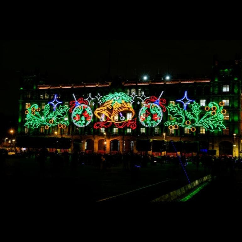 Enciende Clara Brugada el alumbrado navideño monumental en el Zócalo capitalino