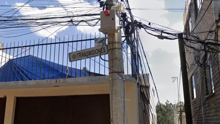 Paramédicos del Escuadrón de Rescate y Urgencias Médicas (ERUM) atendieron a la víctima y la diagnosticaron con lesiones por contusión y múltiples golpes