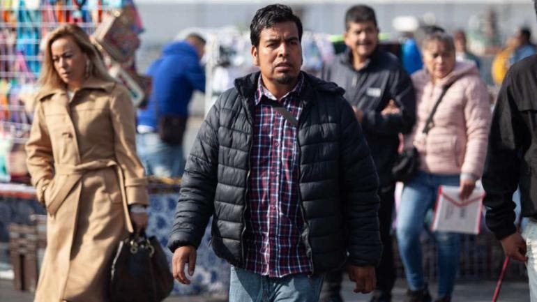 Ante estas condiciones, las autoridades recomendaron a la población usar al menos tres capas de ropa, preferentemente de algodón o lana.