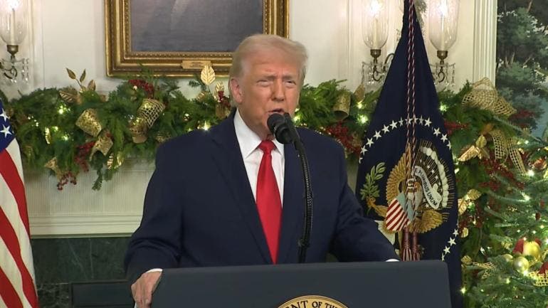 ataca Trump migrantes politica Biden.jpg