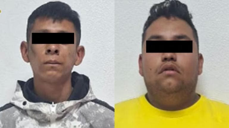 Tras una revisión preventiva, se les aseguraron tres armas de fuego con cargadores, cinco cartuchos útiles, 100 dosis de marihuana y una bolsa con aproximadamente 35 gramos de crystal.