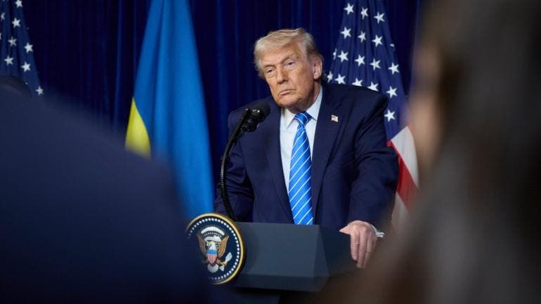 comparte Trump articulo critica hacia Putin.jpg