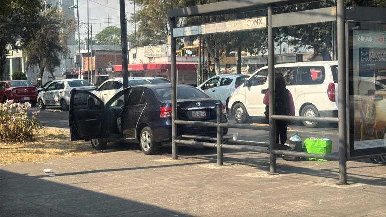 El hombre, de entre 70 y 75 años de edad, viajaba solo. Al lugar arribaron servicios de emergencia, quienes confirmaron que ya no contaba con signos vitales.