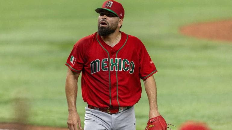 El gerente general del Escogido, Carlos Peña, destacó la experiencia y solidez del derecho mexicano, subrayando que su llegada fortalece de inmediato la rotación abridora.