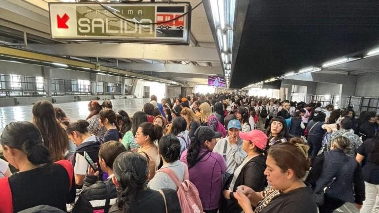 Las autoridades no han precisado el tiempo estimado para la normalización del servicio en la Línea 3, que durante la tarde presentó una alta concentración de quejas por la marcha lenta