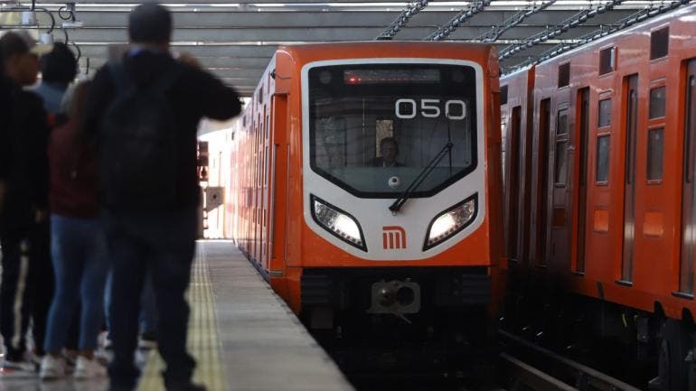 Las autoridades capitalinas llamaron a la ciudadanía a planear sus traslados con anticipación, ya que los ajustes también aplicarán durante las noches del 24 y 31 de diciembre.