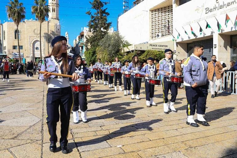 Tras dos años de ausencia, el espíritu navideño retorna a la Basílica de la Natividad (Fotos EFE)