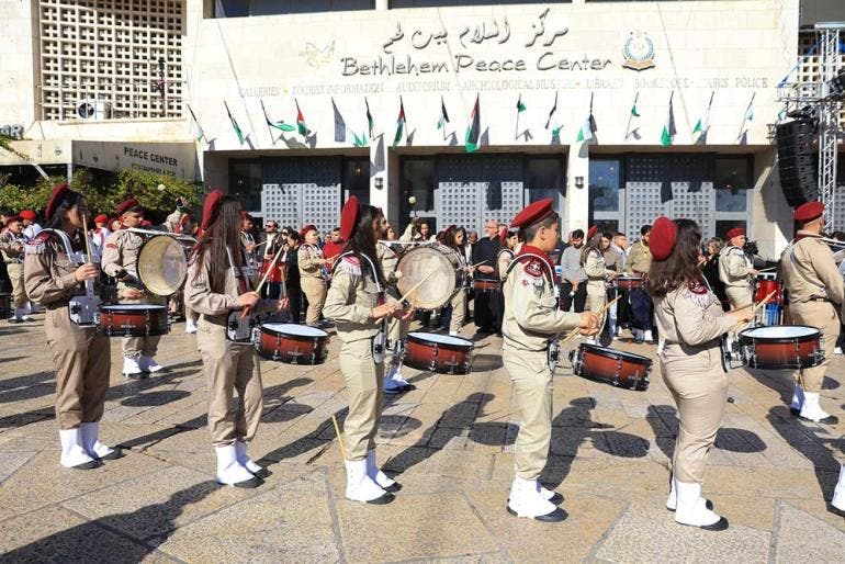 Tras dos años de ausencia, el espíritu navideño retorna a la Basílica de la Natividad (Fotos EFE)