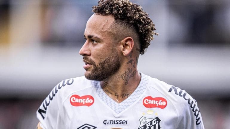 Neymar es operado de la rodilla 