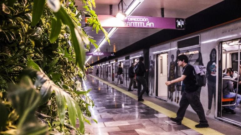 capacitan trabajadores Metro Mundial.jpg