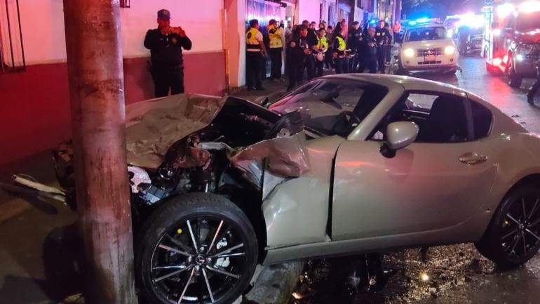 disparan conductor auto deportivo Rio Churubusco.jpg