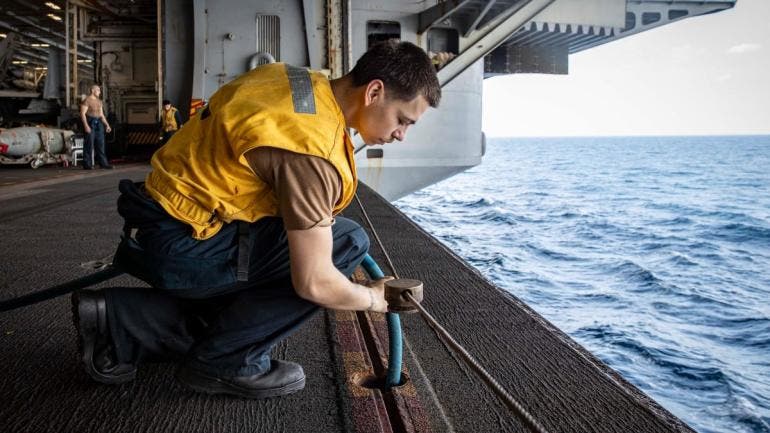 envia Trump flota barcos Iran.jpg