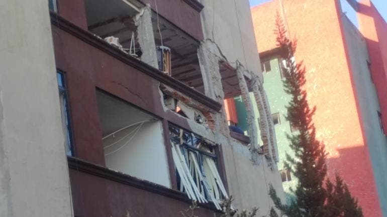 Hasta el momento, se reportan al menos cinco personas lesionadas, de las cuales dos fueron trasladadas a un hospital debido a la gravedad de sus heridas. 