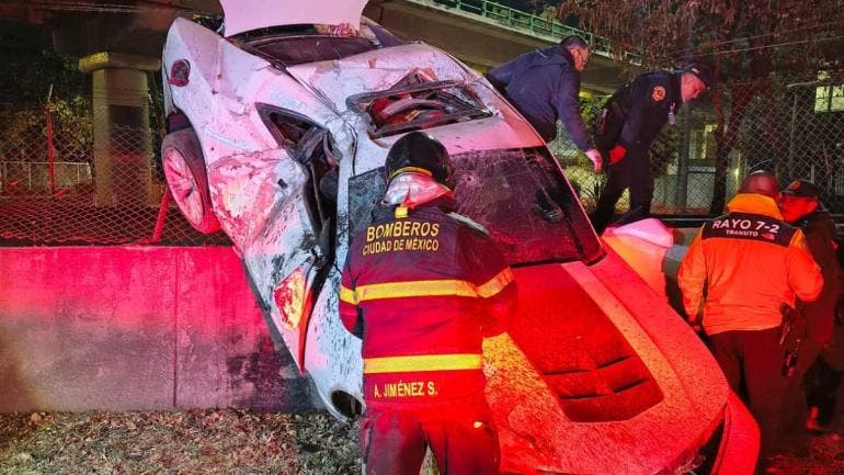 Un muerto y un lesionado; saldo por accidente en Calzada de Tlalpan