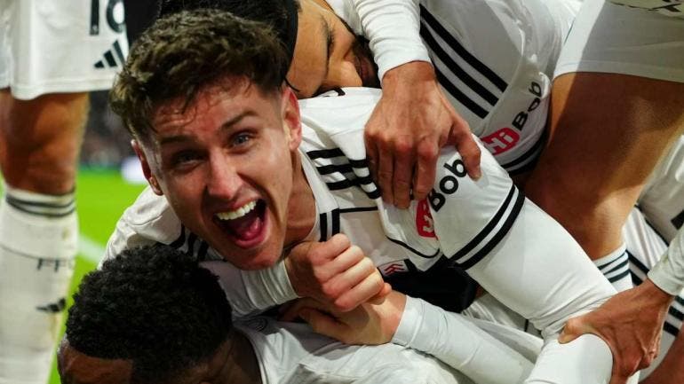 El delantero mexicano Raúl Jiménez inició el partido como titular con el Fulham, aportando en el frente de ataque en un triunfo clave para las aspiraciones del club.