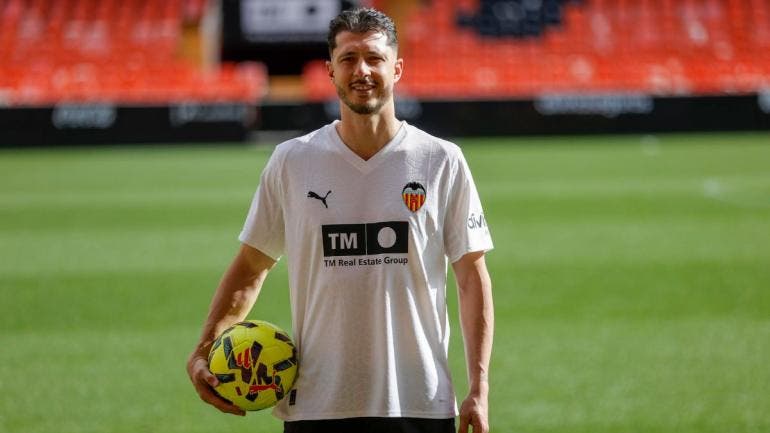 Guido Rodríguez firma con el Valencia por seis meses 