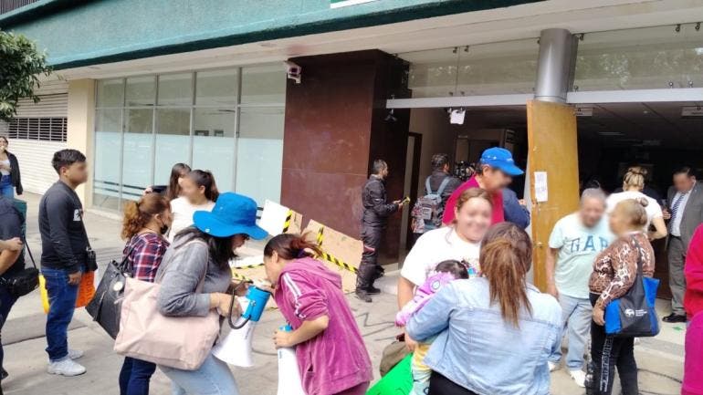 Monserrat Durán, líder del colectivo, explicó que decidieron ingresar a las instalaciones para exigir que se respetaran los derechos procesales del acusado.