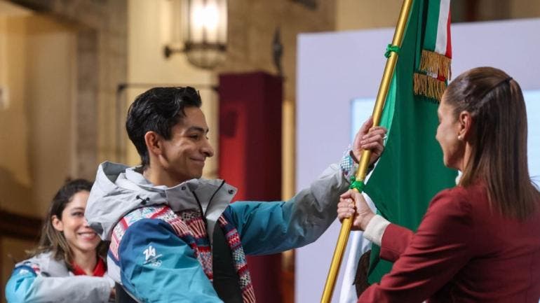Presidenta abandera representantes de México en Olímpicos de Invierno 2026 