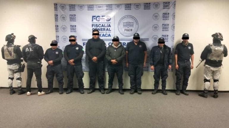 Siete elementos de la policía municipal de San Miguel Panixtlahuaca 
