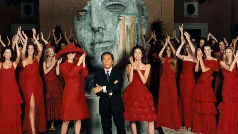 xLa moda se une en un emotivo homenaje al legado de Valentino Garavani