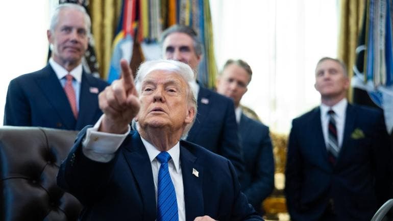 amenaza Trump demandar Trevor Noah.jpg