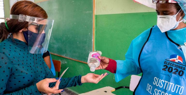 OMS admite posible transmisión aérea del COVID-19 en espacios cerrados y mal ventilados