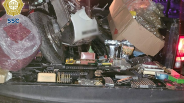 Caen tres presuntos narcotraficantes con 20 kg de mariguana y 2 armas largas en Iztapalapa